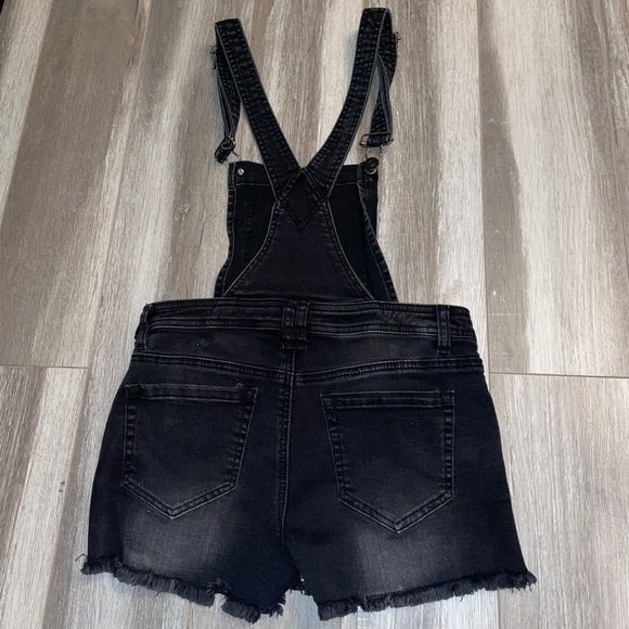 BLACK WASHED OVERALL SHORTS - Picture 2 of 2